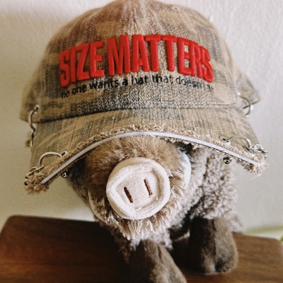 Size matters hat with removable chains and square edge main image 4